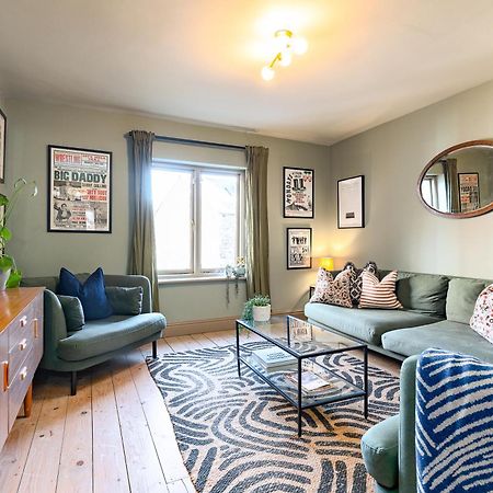 Stylish Seaside Home With King Beds And Parking Scarborough Exterior photo